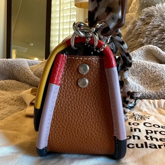 Wavy Dinky In Coachtopia Leather With Upcrafted Scrap Binding - Picture 6 of 13